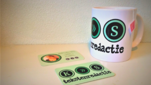 Contact Kim Somberg: Tekst en Redactie with business card and customized mug